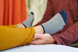 Craniosacrale Berührung an den Füßen